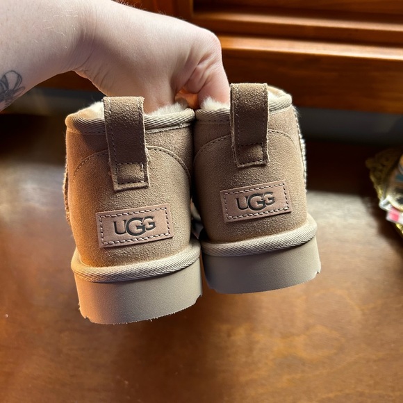 UGG Sand Classic Ultra Mini - Picture 3 of 9
